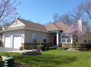 27 Daulton Dr, Somerset, NJ 08873
