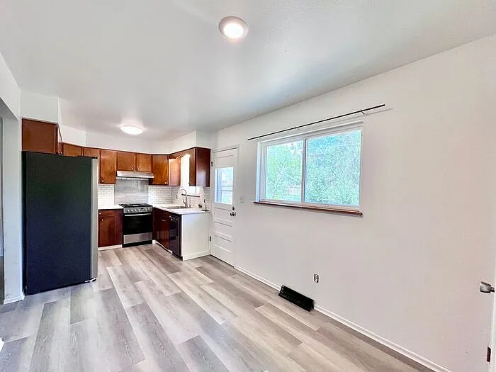 2428 Clearview Ave — Photo 6
