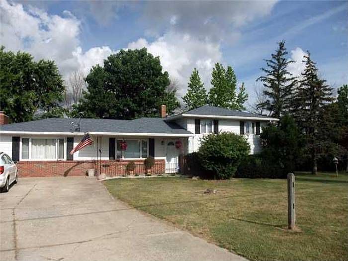 2706 N. Genoa Clay Center