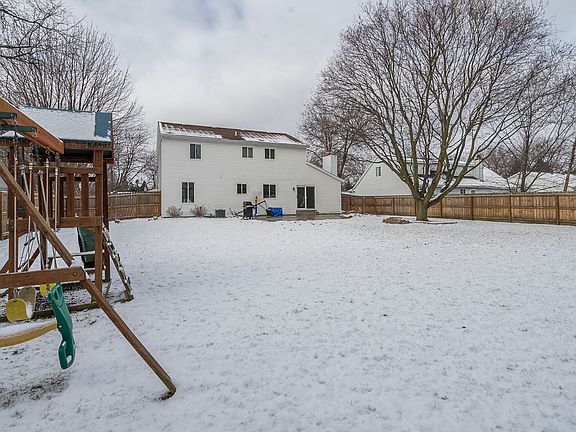 Back Yard w/Play Set