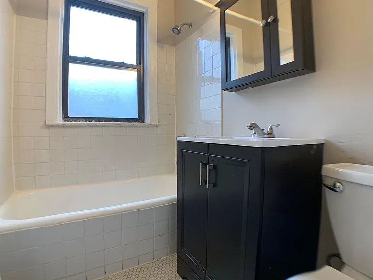 916 W Diversey Pkwy — Photo 8