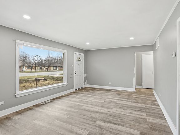 4th image of 245 Blackhawk Dr