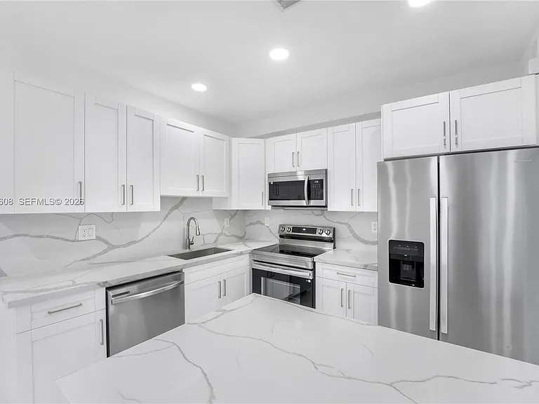 2802 SW 128th Way — Photo 7