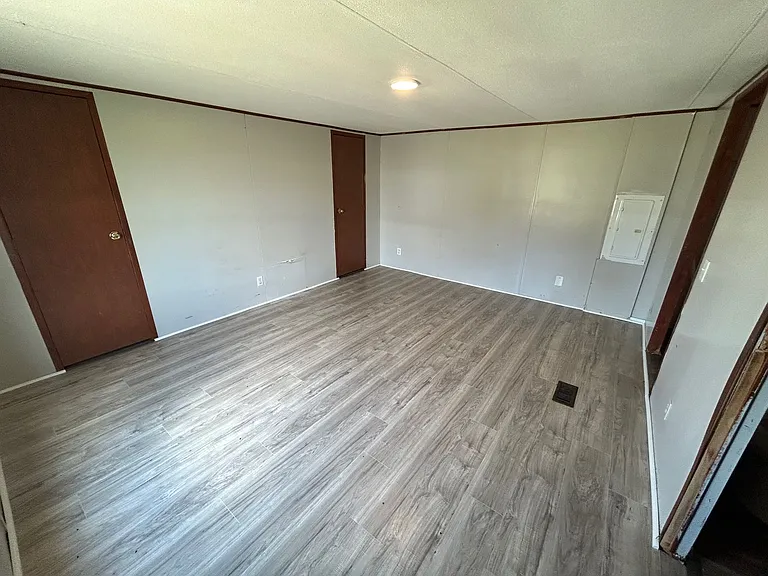 310 Walker Ct — Photo 8
