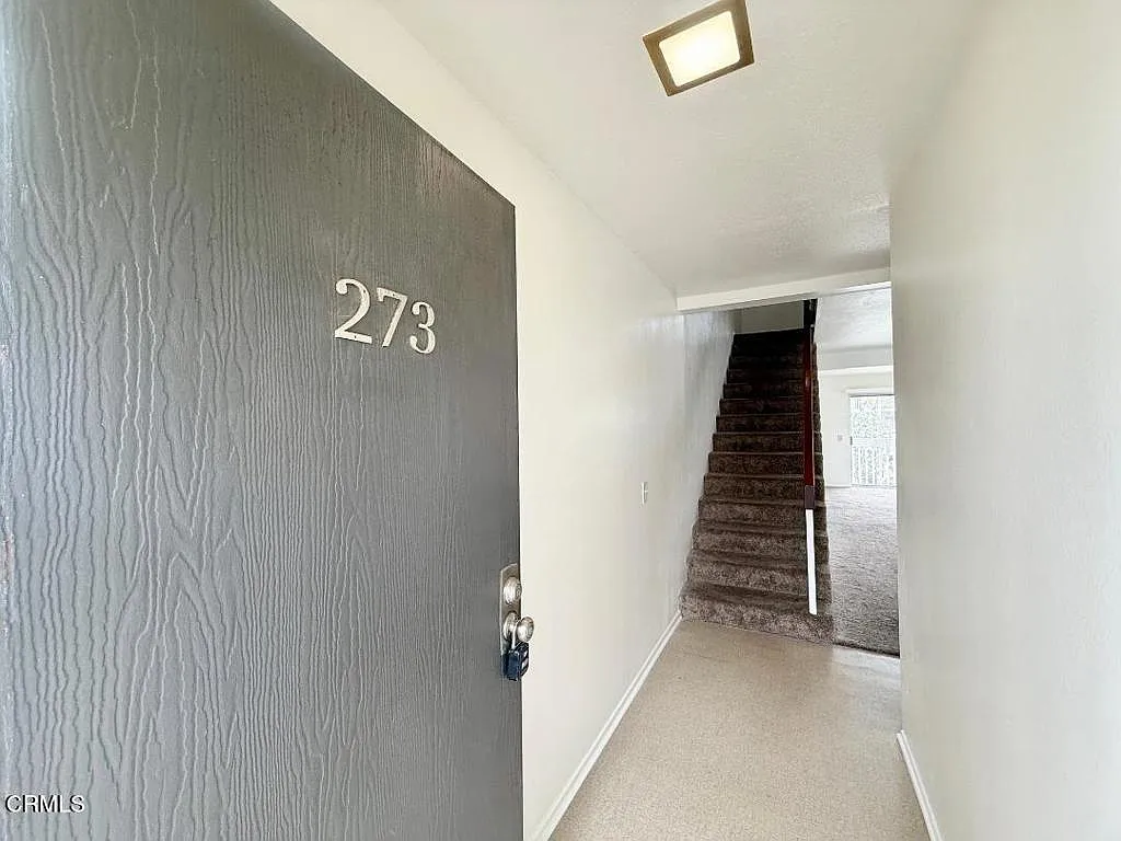 Building Photo - 263 S Ventura Rd #273