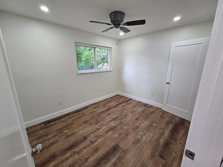 6305 Englewood Ave #2 — Photo 19