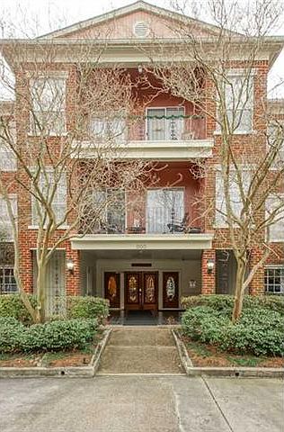 1st image of 800 Rue Burgundy Dr #220