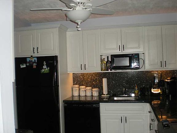 3rd image of 4800 Hillcrest Ln APT 109