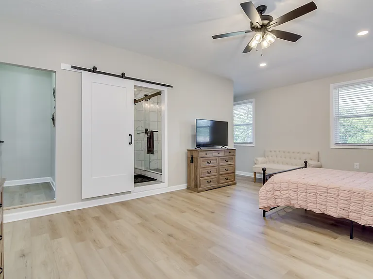 226 Thread Needle Rd E — Photo 22