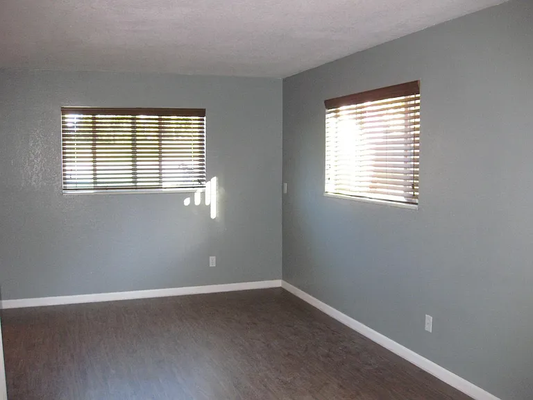 831 Meade St — Photo 8