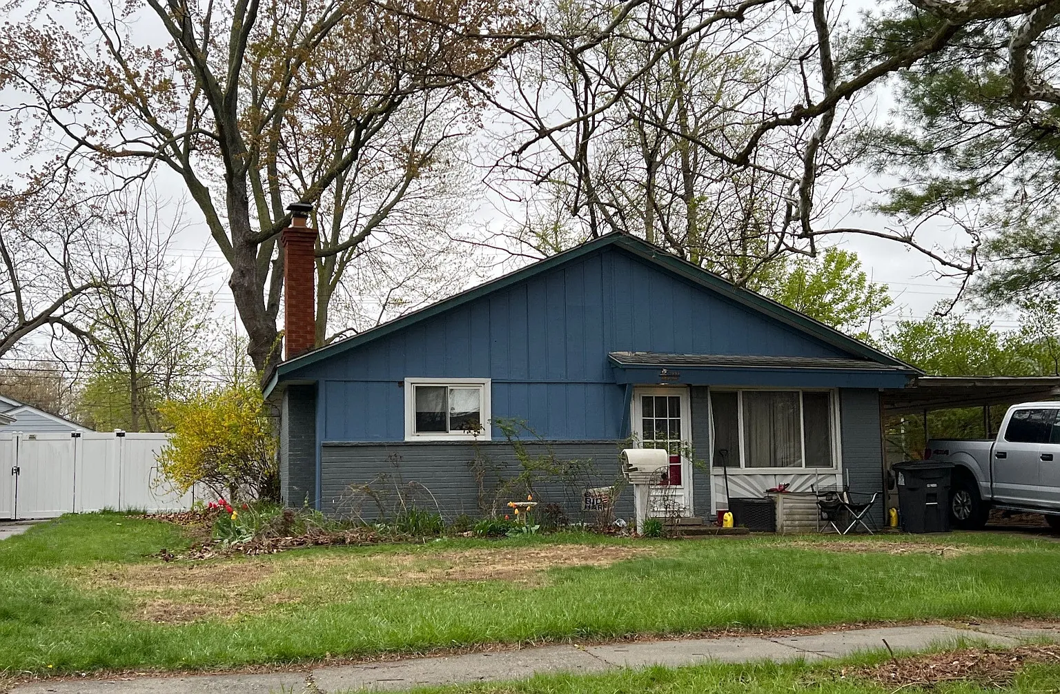 7951 William St photo 1