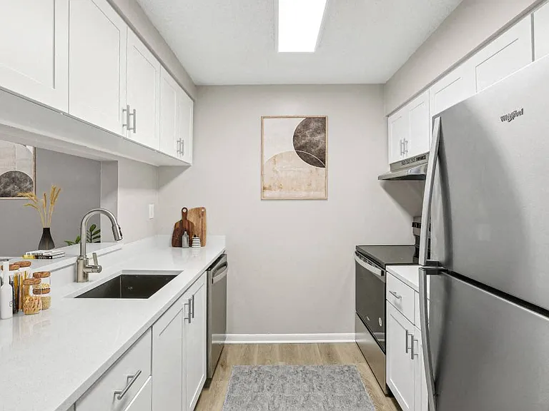 South Pointe — Photo 18
