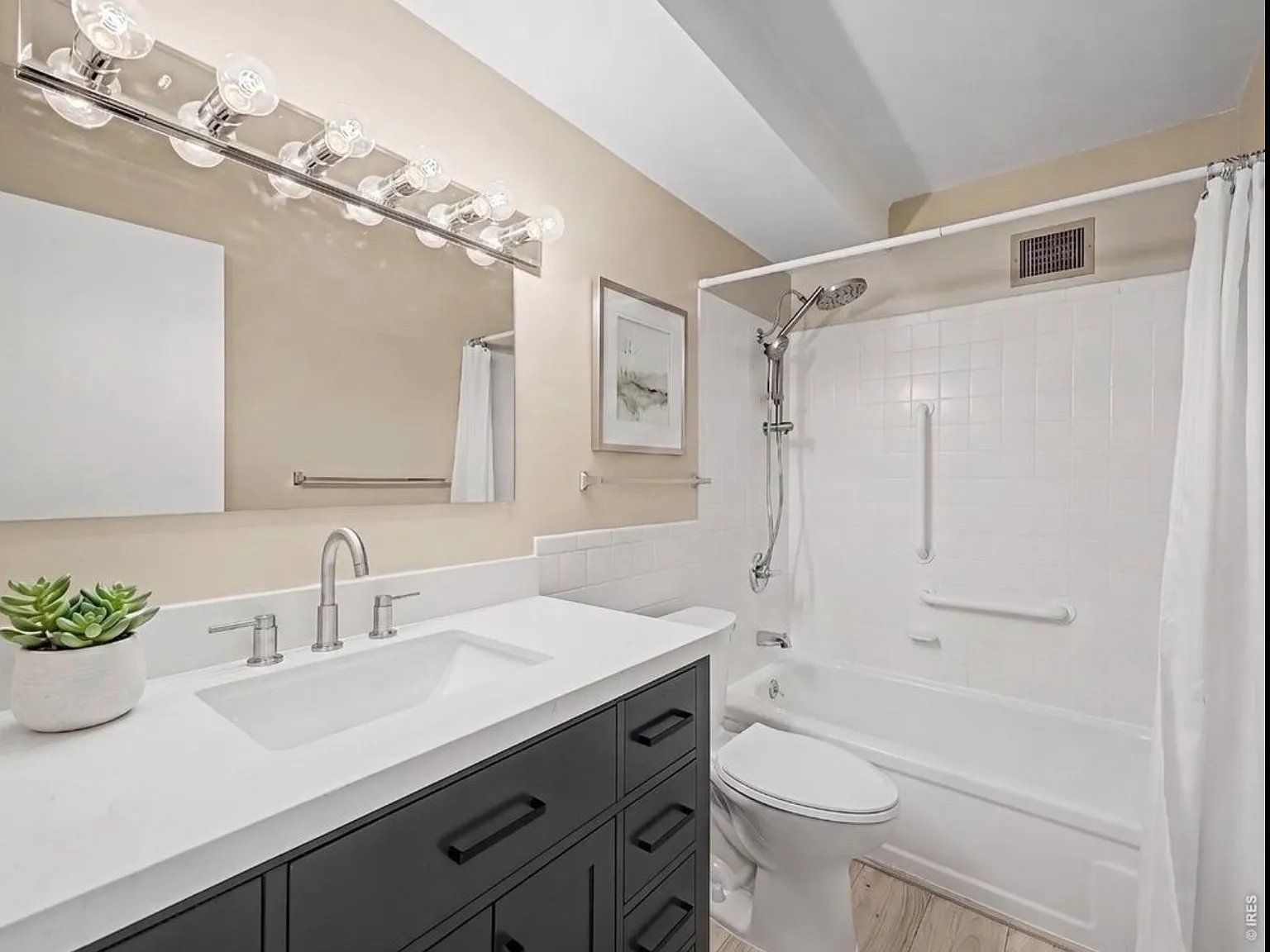 605 S Alton Way — Photo 4