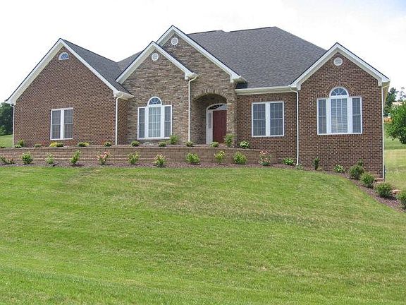 2nd image of 116 Bedford Pl