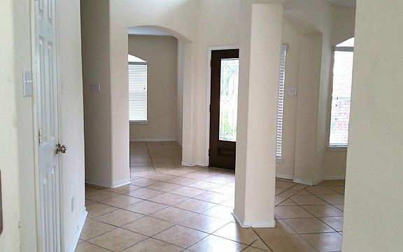 4th image of 7826 Hollow Bluff Ln