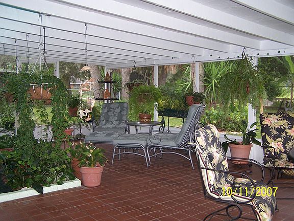 28x17 patio with garden