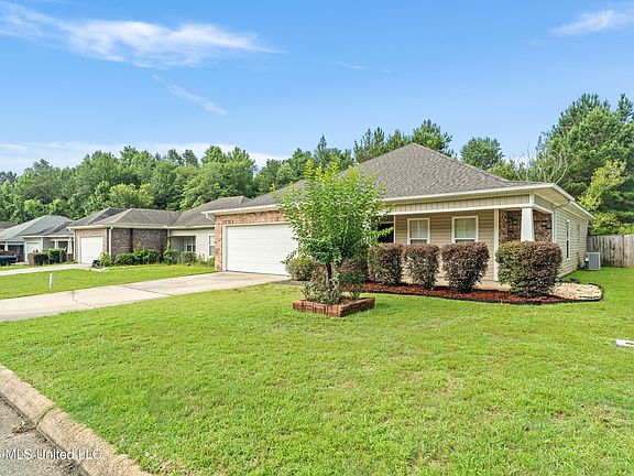 2nd image of 28 Clear Springs Ct