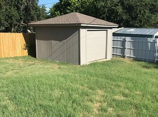5900 Robin Dr, Watauga, TX 76148