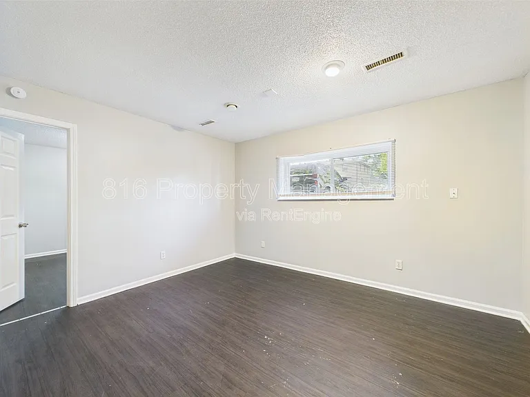 1229 W Hayward Ave #C — Photo 2