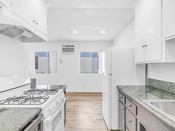 5th image of 849 Wilcox Ave #5