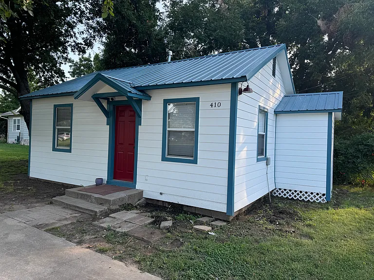 410 N Peters Ave — Photo 3