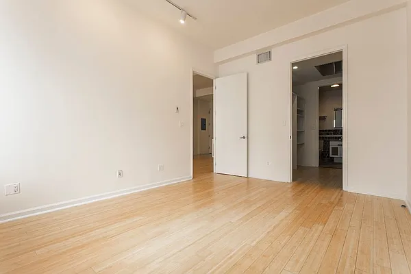 Rented by Dream Space Realty | media 19