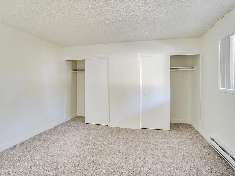 Charwin Court Apartments — Photo 30
