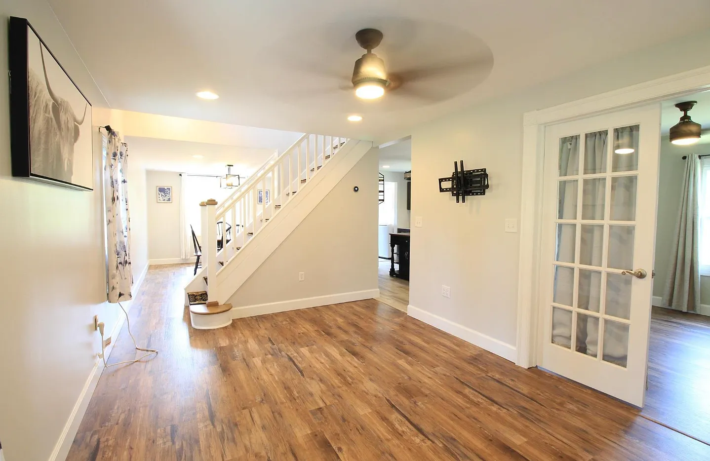 3 bed, 2.0 bath, 1000 sqft, $2,150 — Photo 2