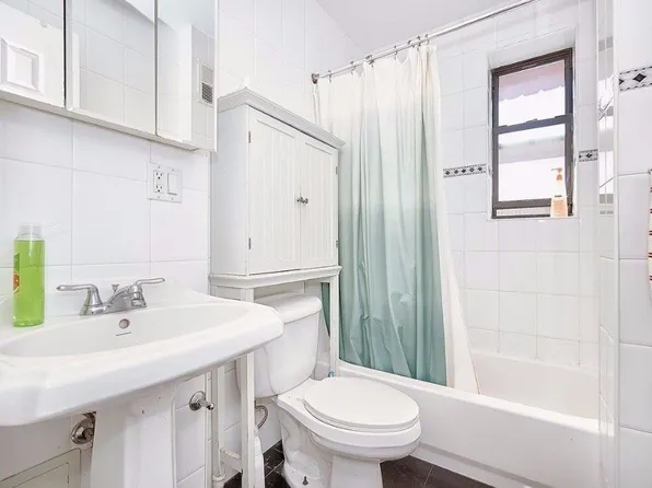 700 Riverside Drive image 9 of 15