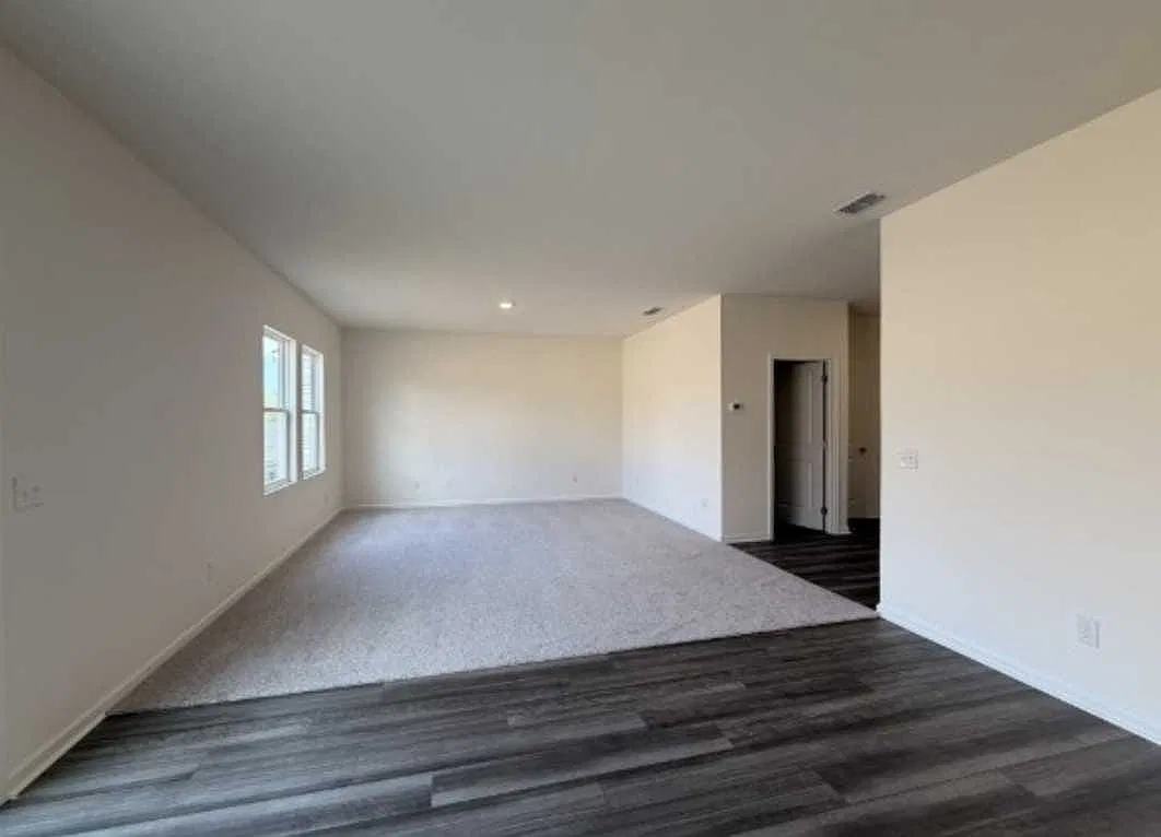 4 bed, 2.5 bath, 1952 sqft, $2,399 — Photo 2