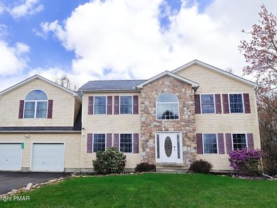 1258 Clover Rd, Long Pond, PA, 18334