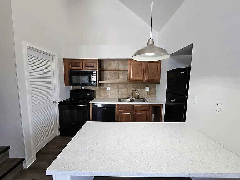 Main Street Residences — Photo 32