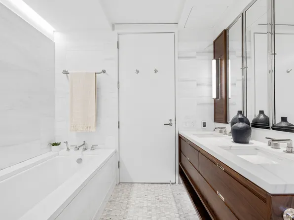 301 East 50th Street image 14 of 16