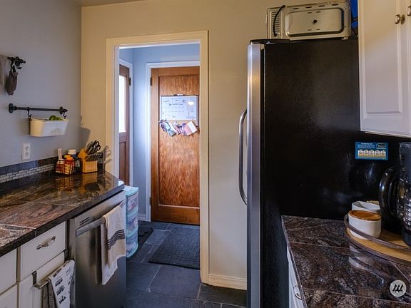 4th image of 125 Rainier Avenue