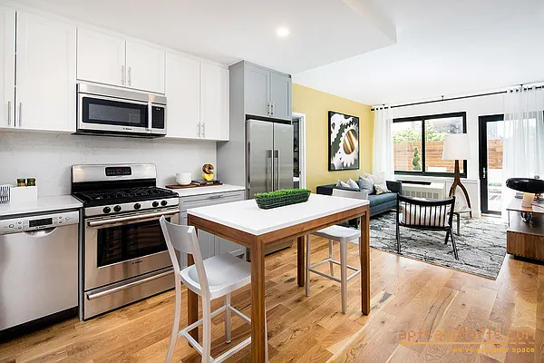 Rented by aptsandlofts.com | media 7