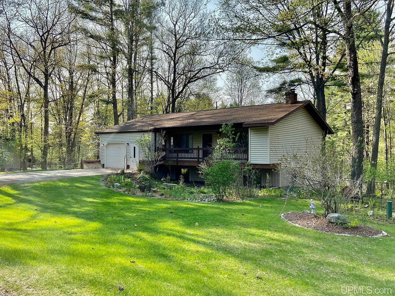 9224W9224 Leland St, Iron Mountain, MI 49801 Zillow
