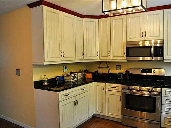 3rd image of 316 Eastview Dr