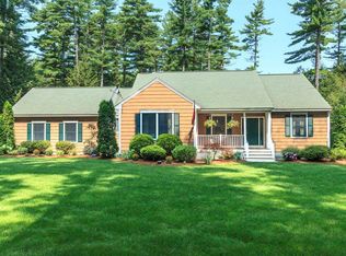 41 Elm St, Henniker, NH 03242