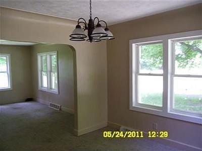4th image of 916 124th Ave