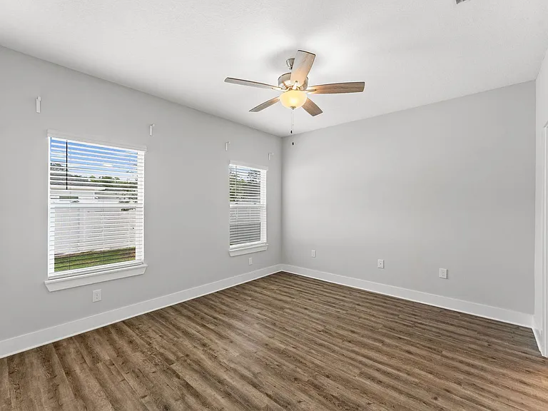 170 Bradford Ct — Photo 23