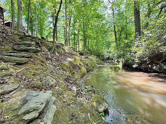 3rd image of 164 Creekside Dr