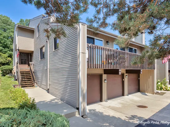 25 Mineola Rd, Fox Lake, IL 60020