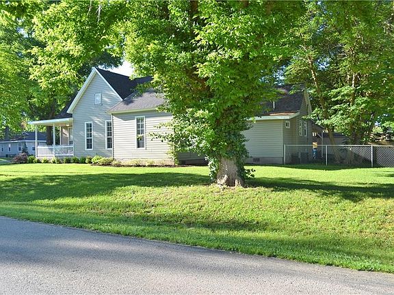 2nd image of 305 NW C St