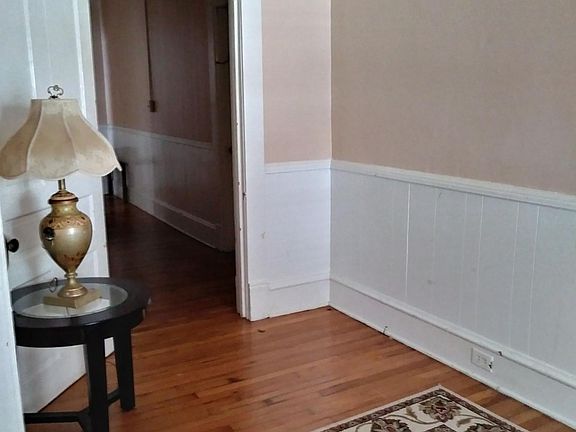 3rd image of 812 S Elam Ave