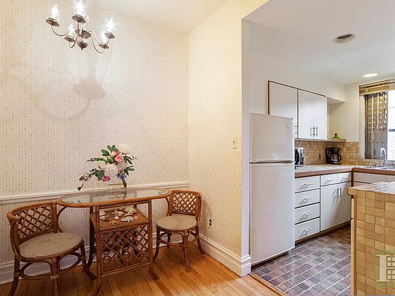 4th image of 10914 Ascan Ave APT 6F
