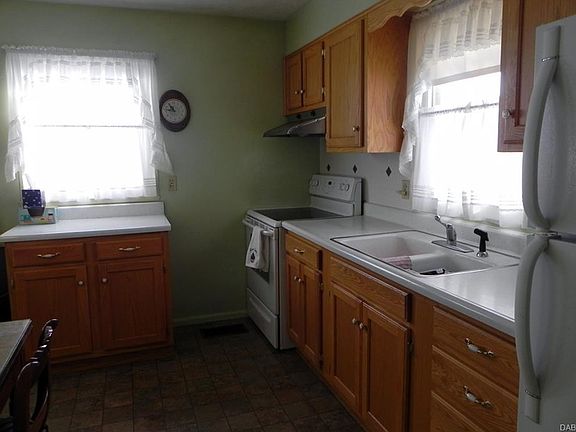 5th image of 805 Wayne St
