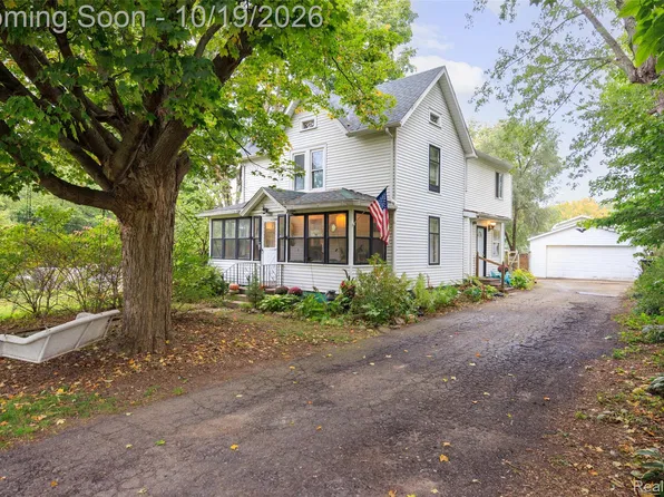 721 Putnam St, Pinckney, MI 48169