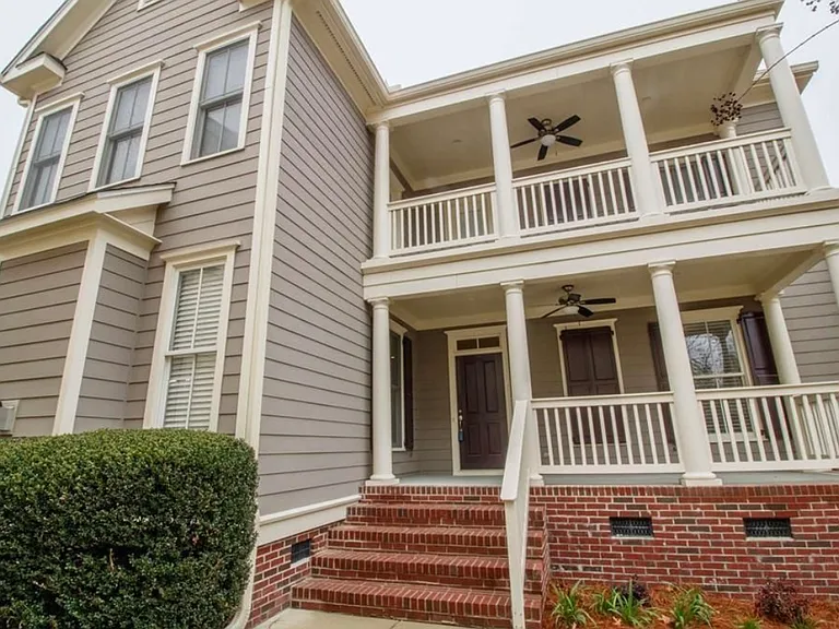 332 Highland Point Dr — Photo 1