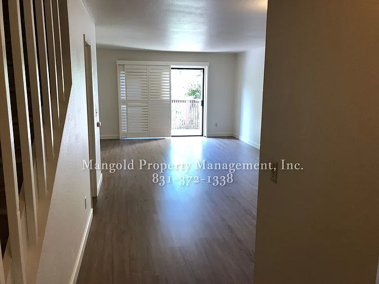 Huckleberry Hill Apartments — Photo 24