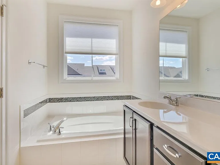 980 Belvedere Way — Photo 20